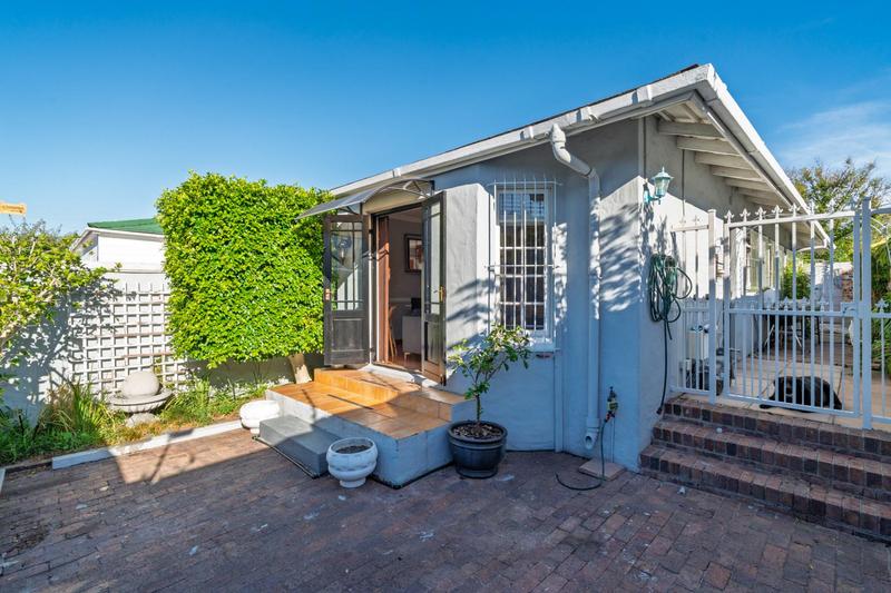 2 Bedroom Property for Sale in Harfield Village Western Cape